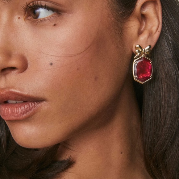 Kendra Scott Daphne Bow Gold Drop Earrings in Dark Burgundy Illusion - Picture 2 of 3